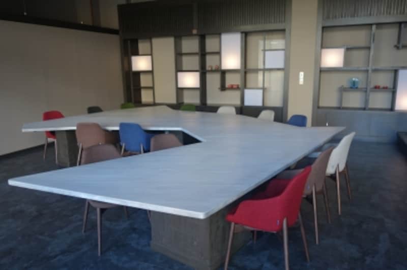 青森県のかたちをしたテーブル。