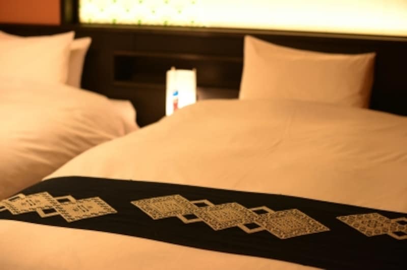 こぎん刺しのベッドライナー。