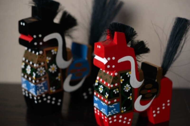 八幡馬。赤と黒のセットで。