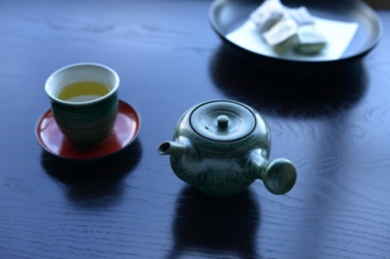 八戸焼の茶器セット。