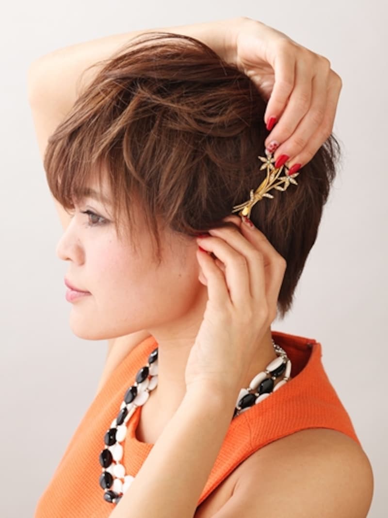 右トップにボリュームがあるので、アクセは左耳上が好バランス