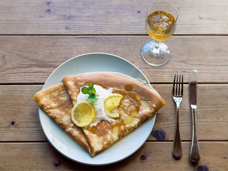 シトロン:きれいに焼き色のついた表面の香ばしさともちもちした食感が魅力。季節によっては瀬戸内産のレモンも使われます。