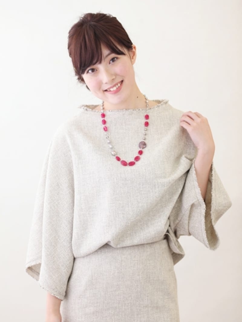 上品なベージュのプルオーバーで大人っぽく