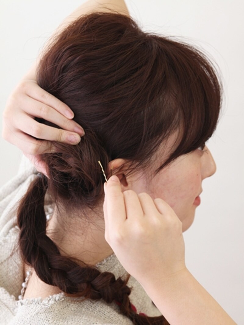 フェイスラインの延長上の位置に来るようにおだんごを作る