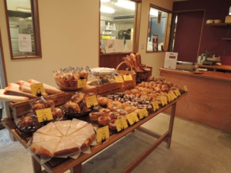 全部で40種類ほどのパンが並ぶ