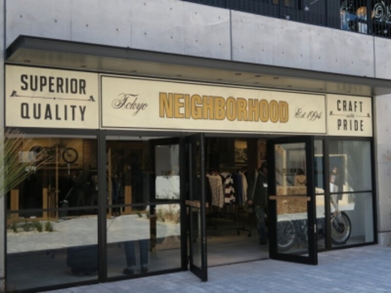 黒を基調としたインテリアの「NEIGHBORHOOD」（2016年3月2日撮影）