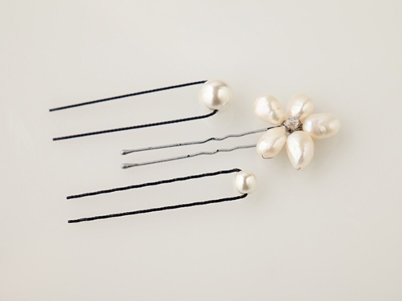 上品なパールのヘアピンをランダムにて