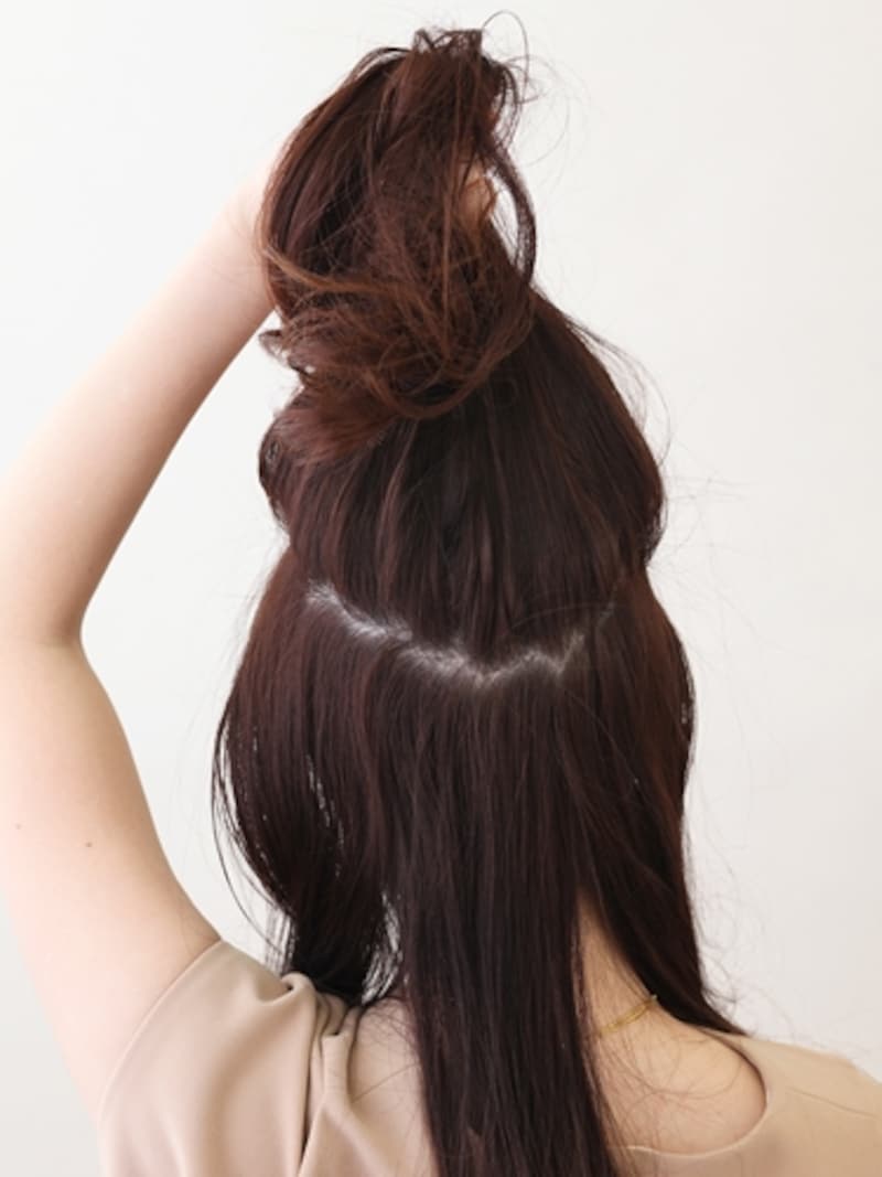 髪の分け方が自然な仕上がりを作るポイント