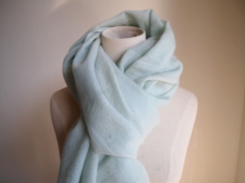 いつものコーデに巻くだけで一気に春らしく今風に