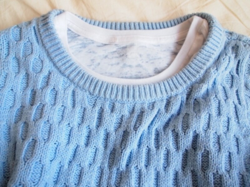 首元から少しのぞかせるだけで印象が違います