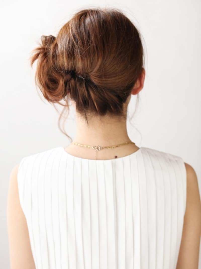 アシンメトリーなサイドアップアレンジ