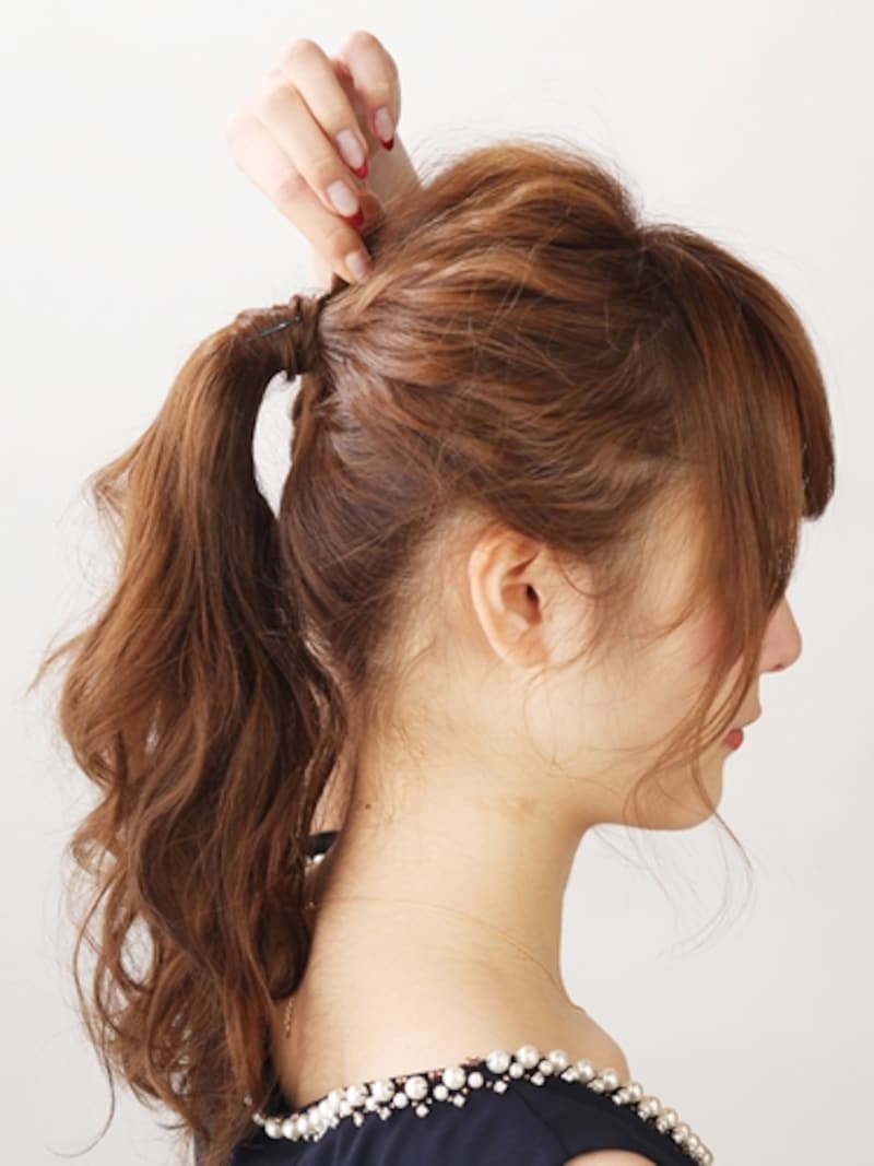 結び目の根元から引き出すとトップが崩れない