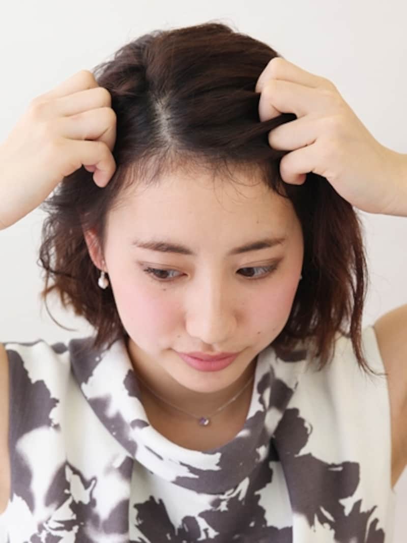 前髪を6:4のバランスで分ける