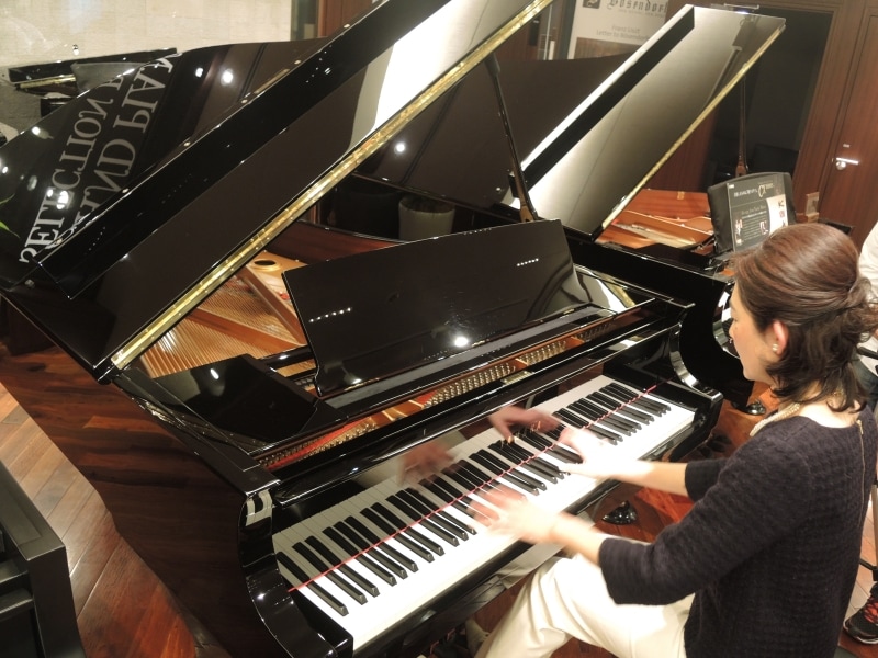 実際に弾けば、タッチの繊細さ、音色の深みや響きの伸びなどあらゆる点で違いは歴然。一方で、それがピアニストにとっては恐ろしくもあるのです。