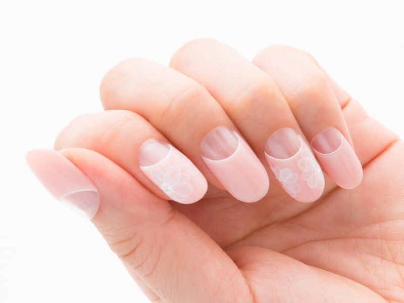 指先を美しく見せてくれる頼れるピンク