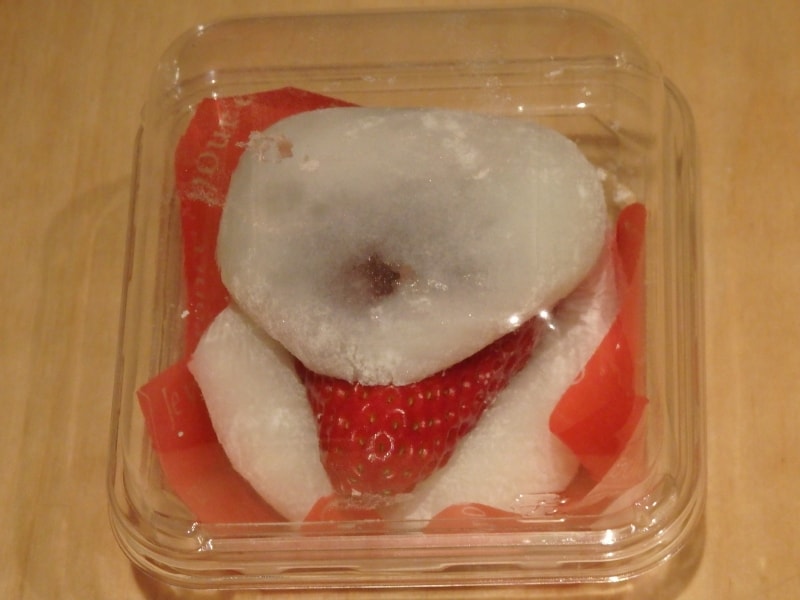 梅林堂の「大粒苺のいちご大福」