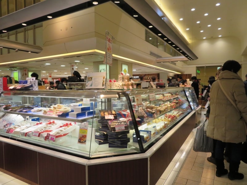 バラエティー豊富なスイーツが並ぶパティスリー・プラネッツ