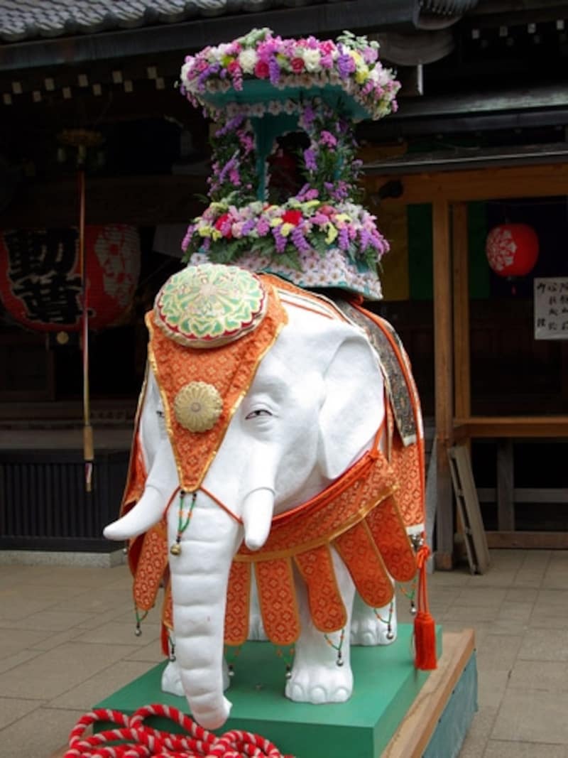 灌仏会・花祭り 白い象