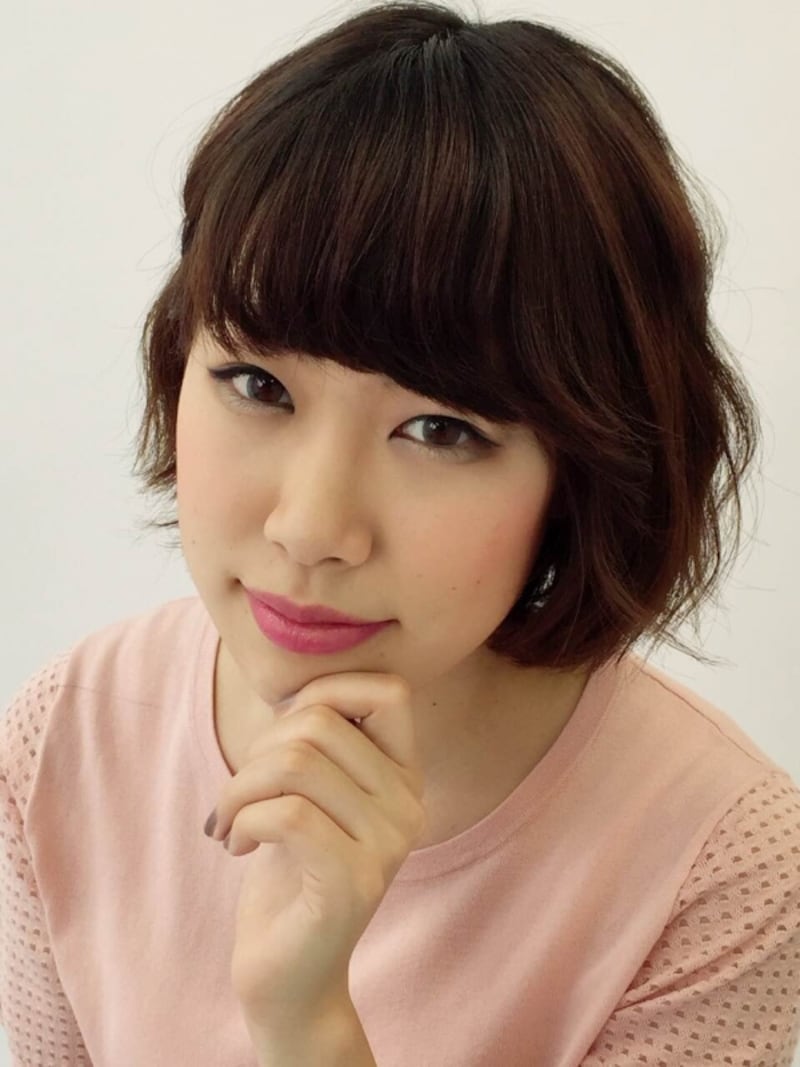 4：さりげなく丸いほっぺを手でカバー