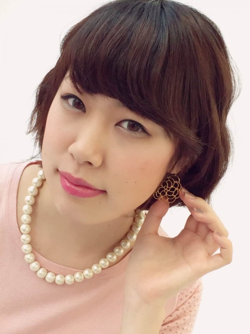 6：大ぶりアクセで視線を逃がす