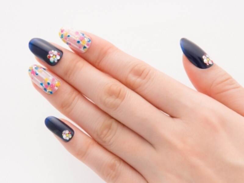 大輪の花を指先に 浴衣に似合う夏ネイル 花火アート ネイルアート All About