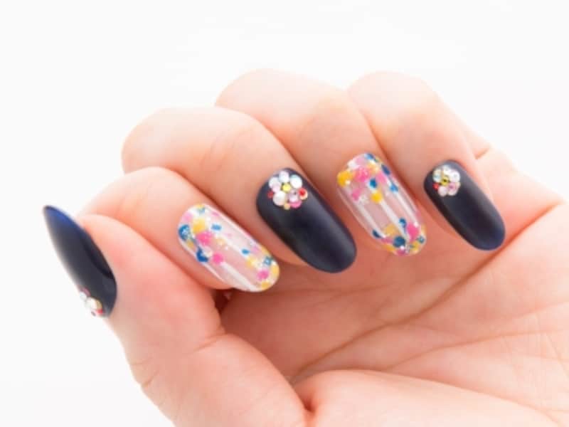 大輪の花を指先に 浴衣に似合う夏ネイル 花火アート ネイルアート All About