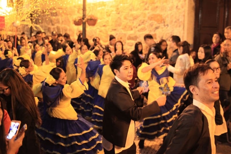 街が満員電車のようになる