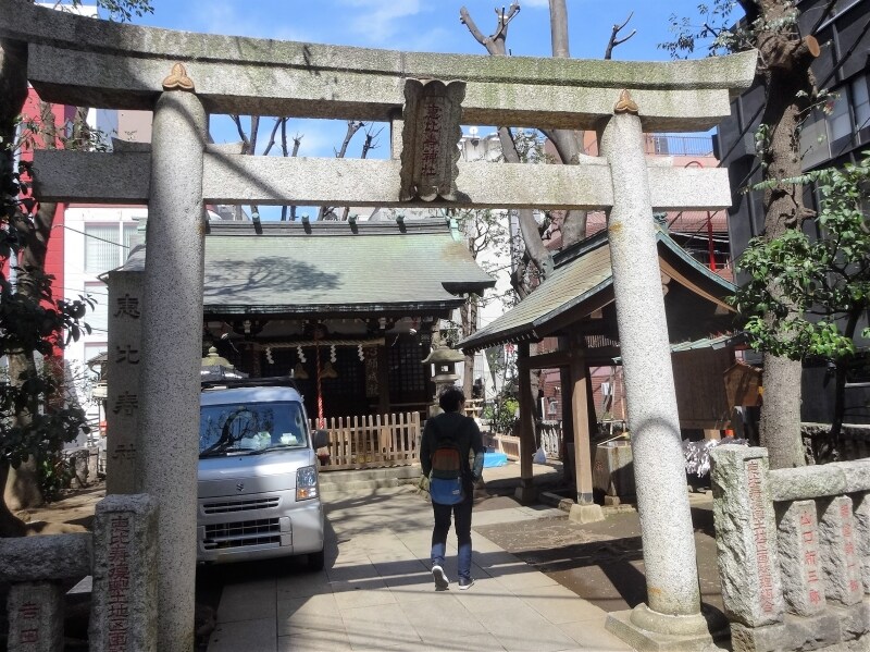 周辺には飲食店がいっぱいだ