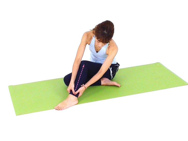 お気に入りの香りのオイルなどでマッサージすると、気持ちも落ち着きリラックスしてきます。忙しい人こそ自分ケアに時間をかけてあげましょう。