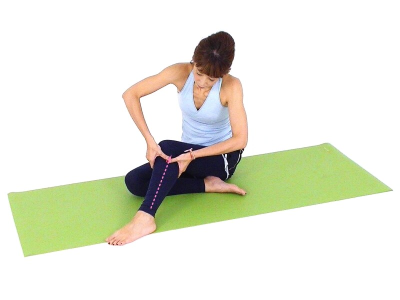 ふくらぎは意外と疲れが溜まり硬い部位。最初は痛みを感じる人もいるかもしれませんが、筋肉をゆっくりほぐして心もトロトロにしましょう。