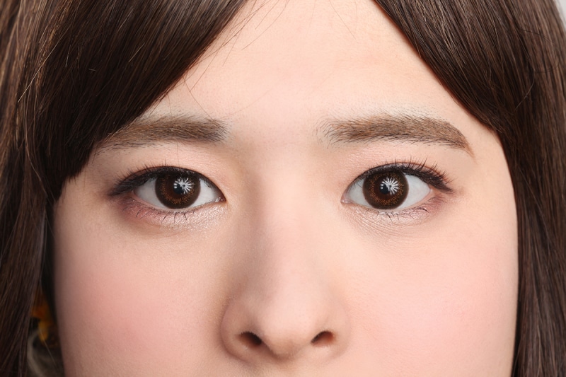 女装メイクの目元は、丸いタレ目を意識