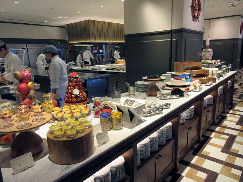 デザートのブッフェ台