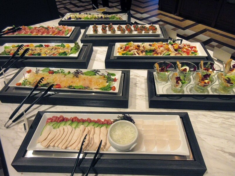 前菜のブッフェ台