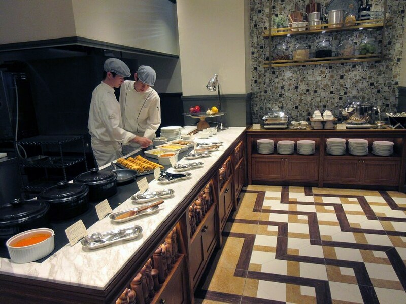 温菜のブッフェ台