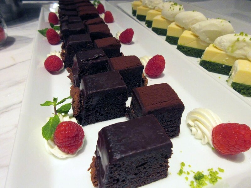 カカオ64％のチョコレートを使用したブラウニー