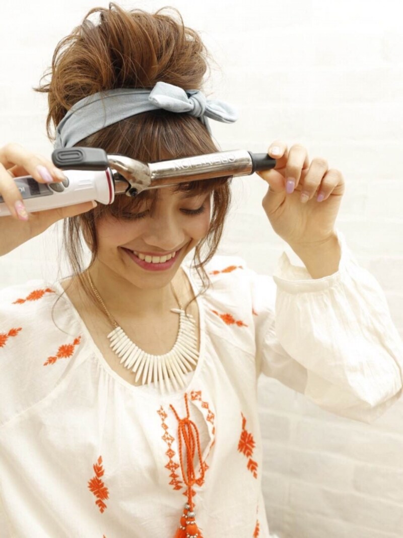 前髪を軽く巻く