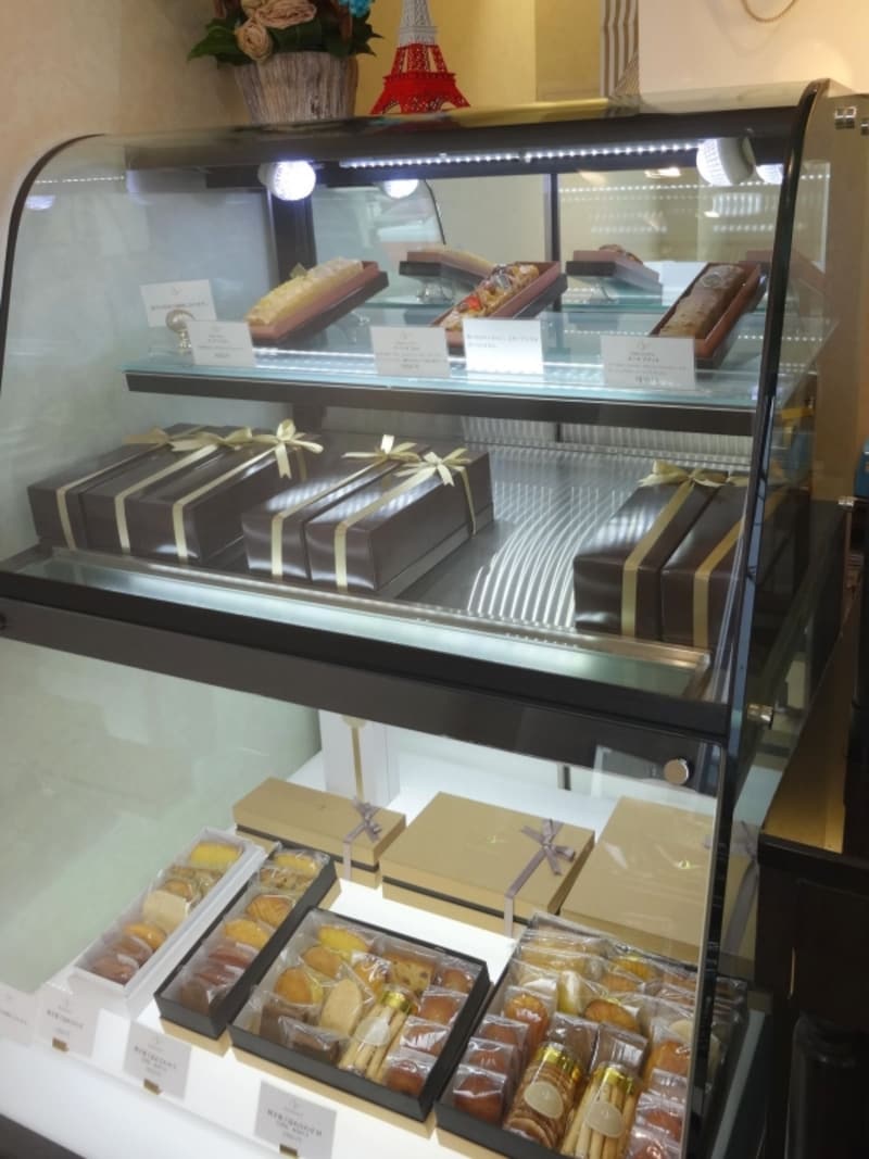 「パティスリー オー フィル ドゥ ジュール」のパウンドケーキや焼き菓子詰め合わせ