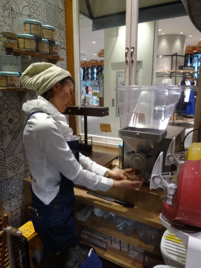 「CACAO MARKET by MARIEBELLE（カカオ マーケット バイ マリベル）」の「ピーナッツバター チョコレート」（200g税込734円）