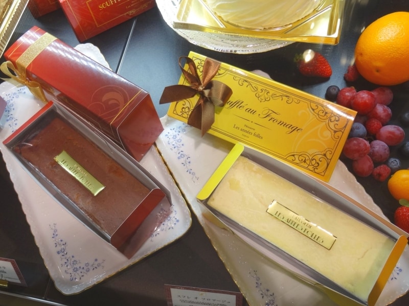 「パティスリー レザネフォール」の「スフレ オ フロマージュ」と「スフレ オ ショコラ」（各税込2,160円）