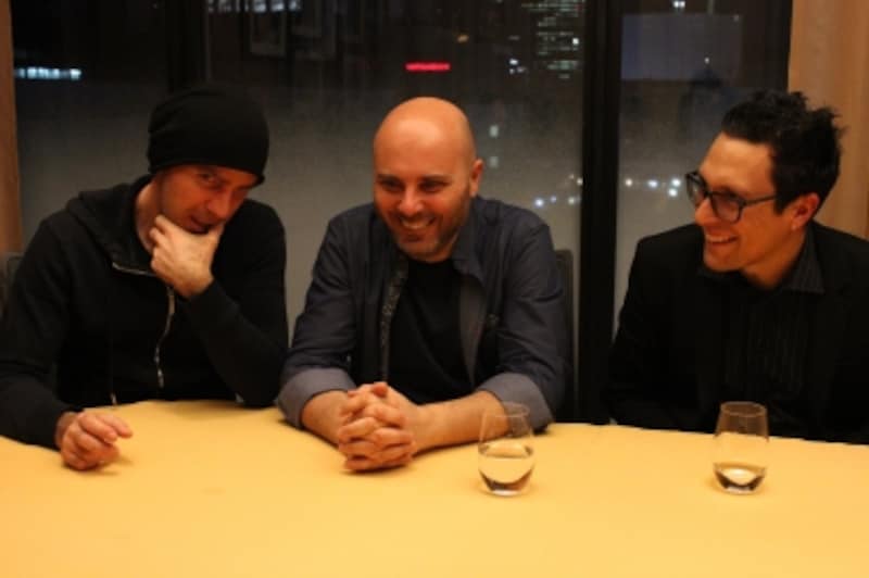 冗談を言い合ったり、ふざけたり、仲のよい三人組と言った感じの理想的なトリオ