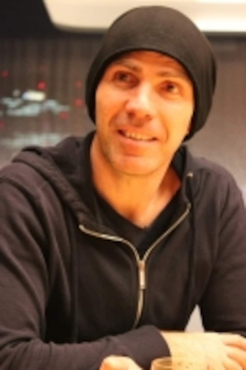 柔和な表情のルカ・ブルガレッリ。実は隣のマルチェロをからかうのもお好き！