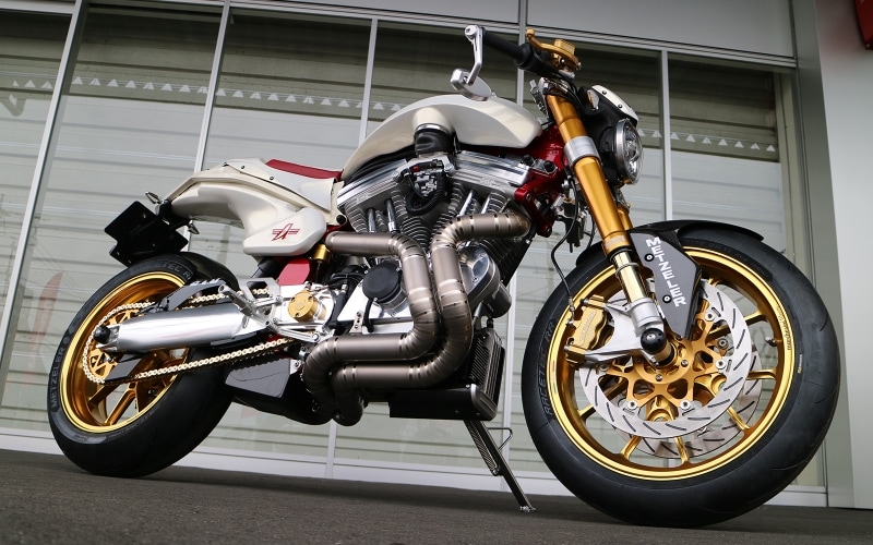 排気量1,647ccというとてつもないパワーのエンジンを搭載したメガスポーツバイク アヴィントン