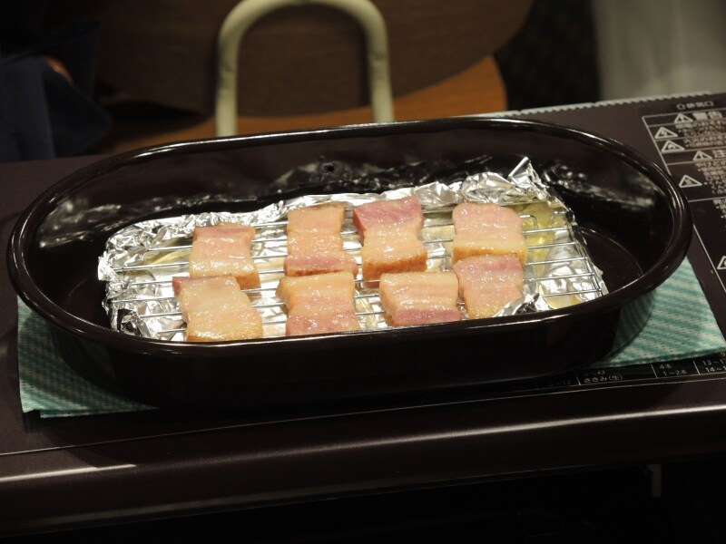 会場ではけむらん亭で燻したベーコンも提供されました