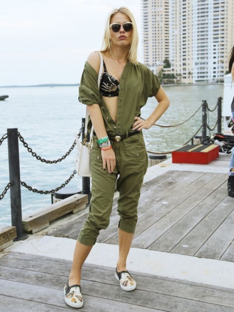 ワーク系オールインワンがセクシーに様変わり