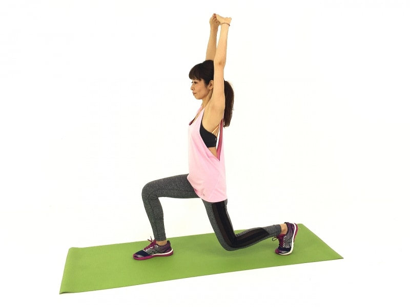 反動をつけずに、ゆっくりと動作しましょう。