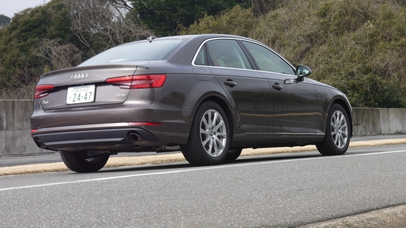 新型アウディA4