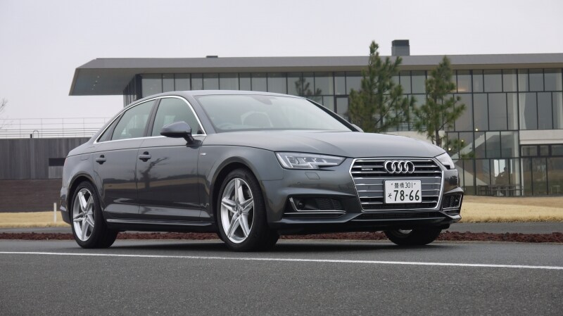 新型アウディA4