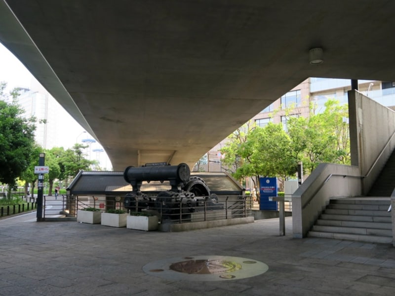 犬を拾った場所は「旧横浜船渠(せんきょ)の遺構」前(2016年5月7日撮影)