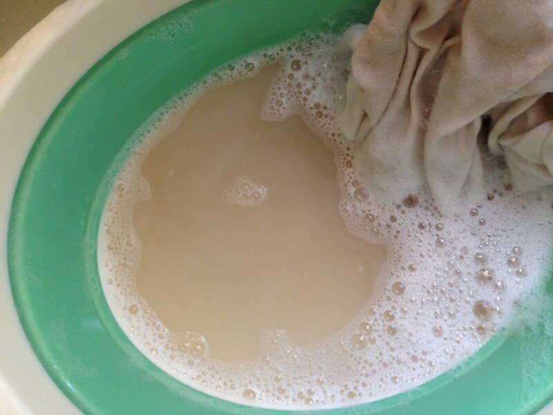 すすいだら茶色い水がどんどん出てきます。やった！