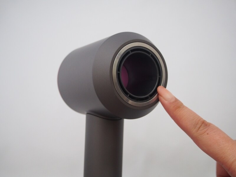 このすき間からパワフルな風が吹き出す